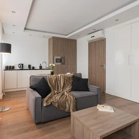 Urban Chic - Great Location - Modern - Wronia 45b * ורשה