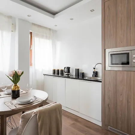 Urban Chic - Great Location - Modern - Wronia 45b *